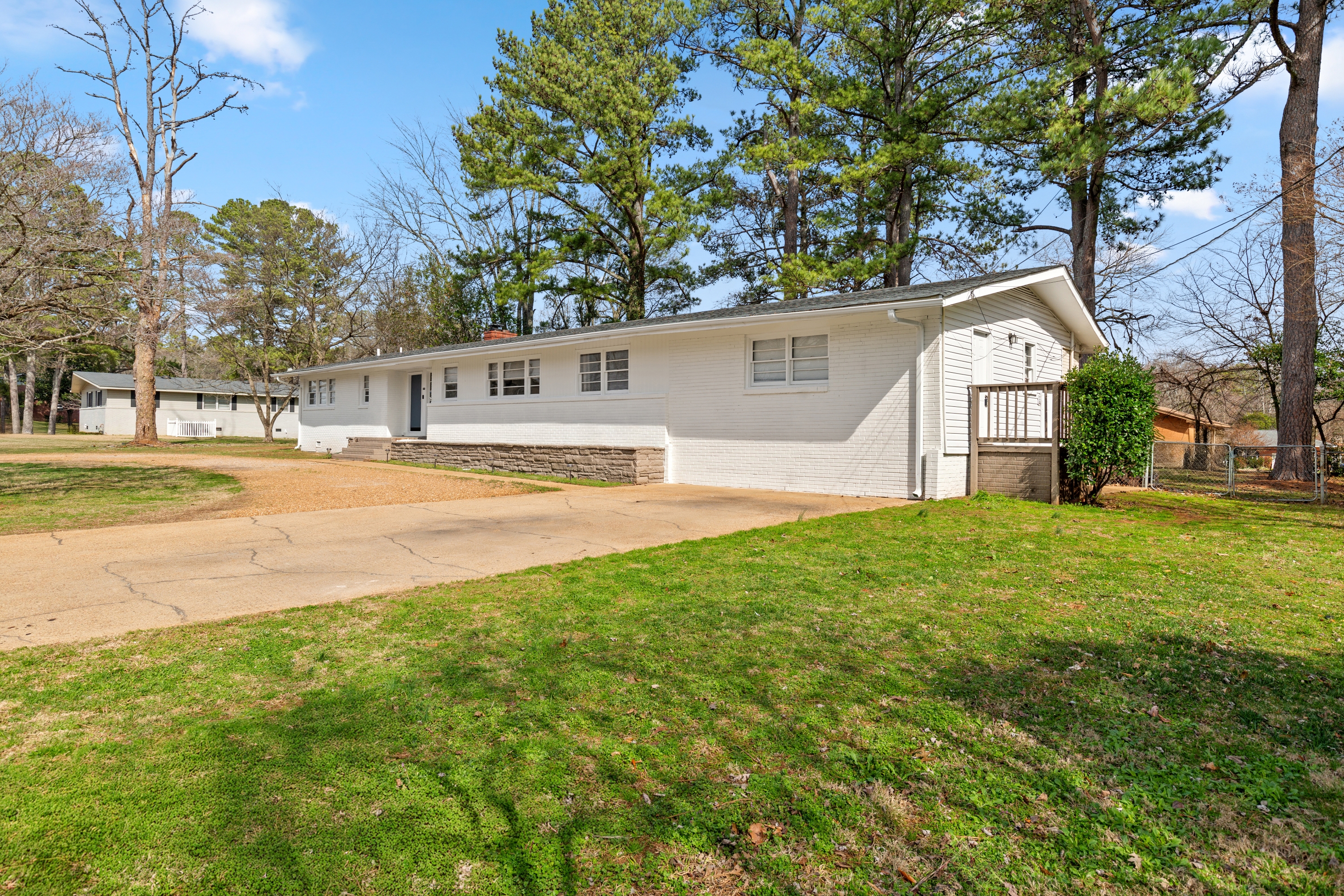 8009 Whitesburg Drive